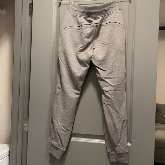 Lululemon - Picture 3 of 5